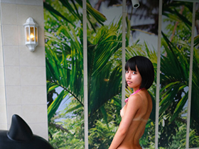 夏休み日焼けあとが残る雪乃ちゃんとごっくんプール教室　サンプル画像02